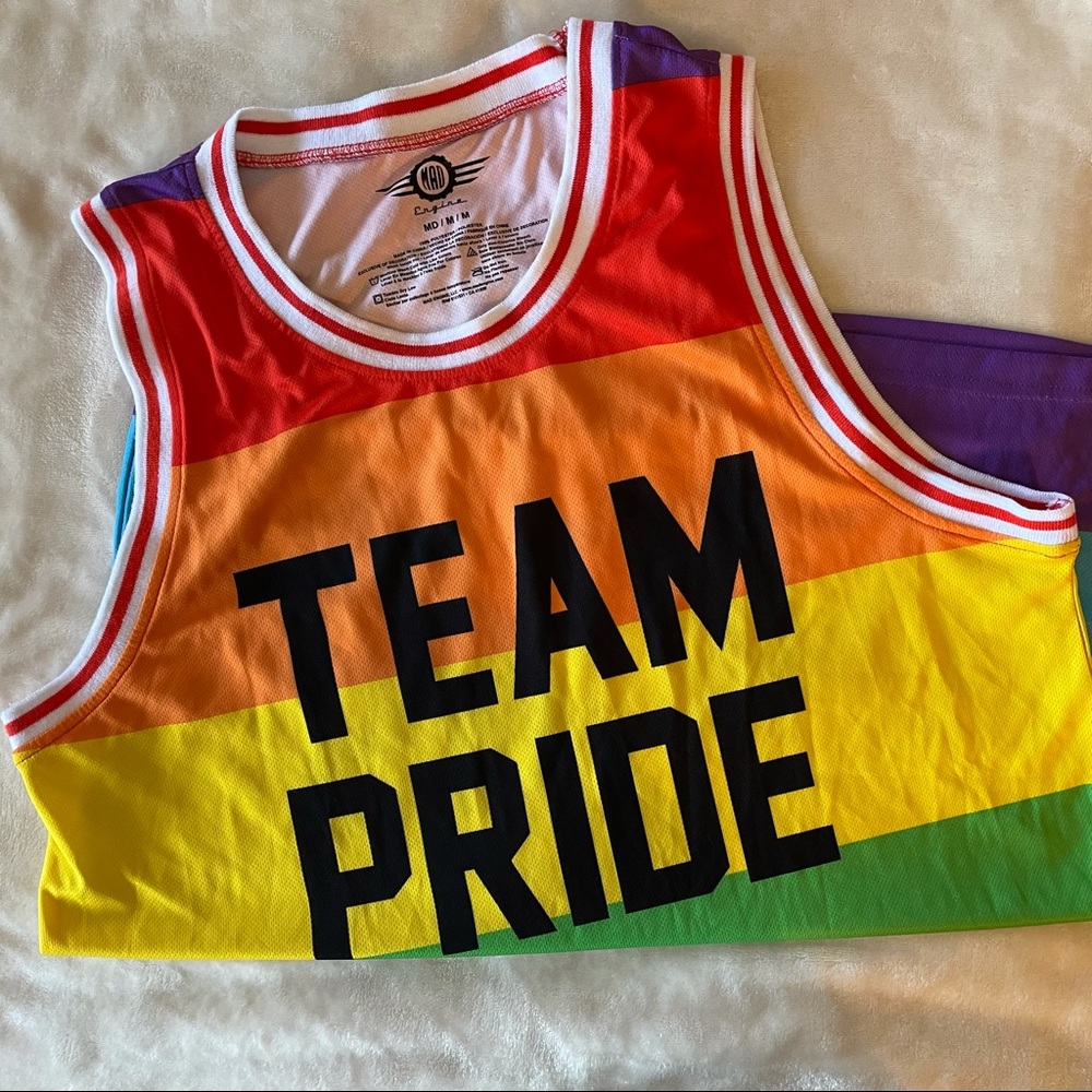 Men’s pride tank top size M